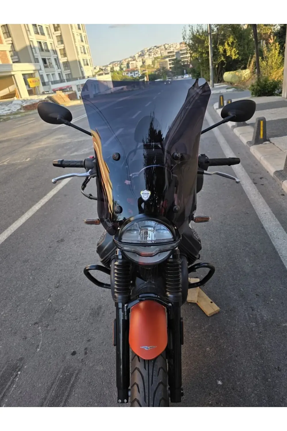 Moto Guzzi V7 Stone Ön Cam 2021-2023 Model 52cm Siyah Renkli 4mm