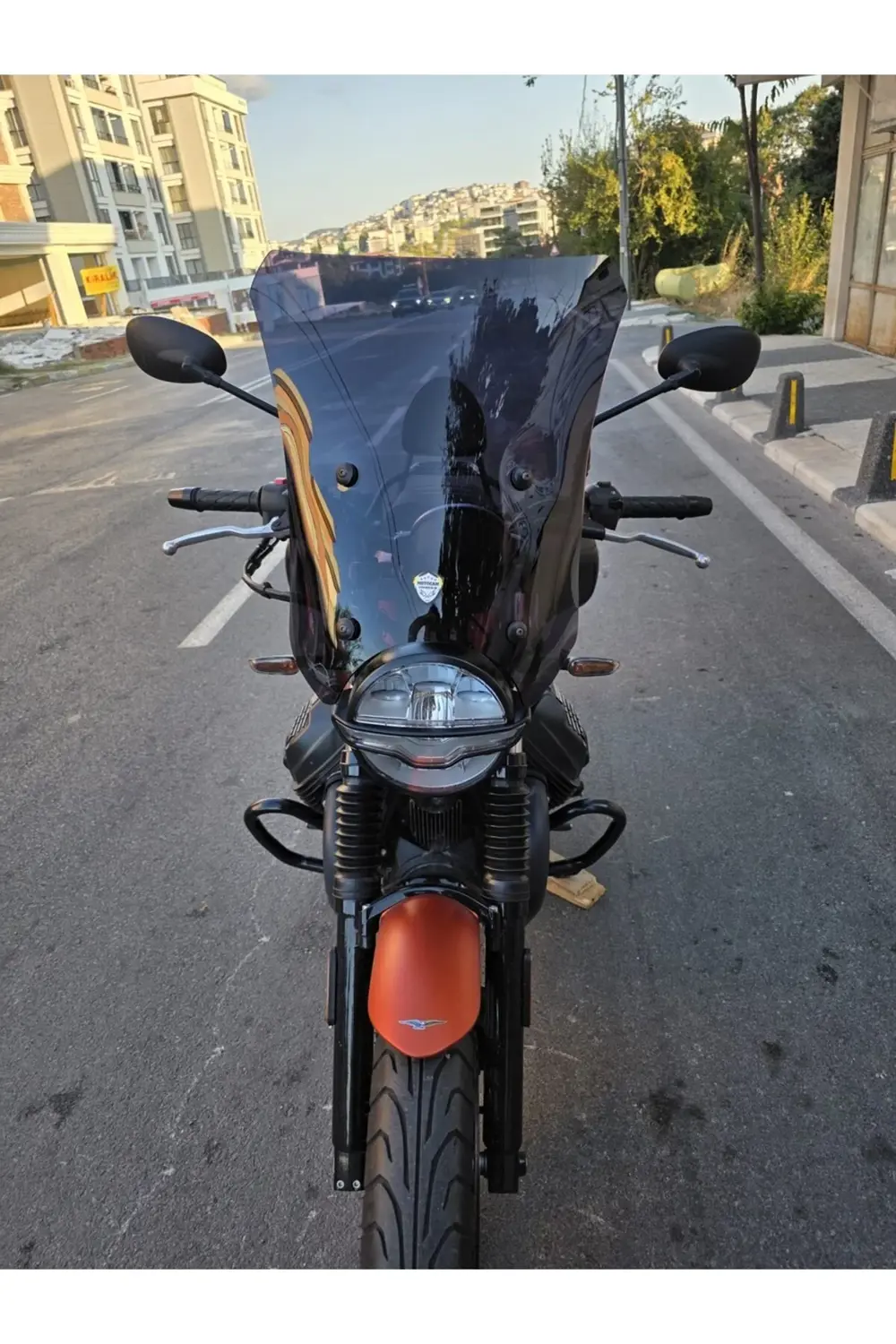 Moto Guzzi V7 Stone Ön Cam 2021-2023 Model 52cm Siyah Renkli 4mm