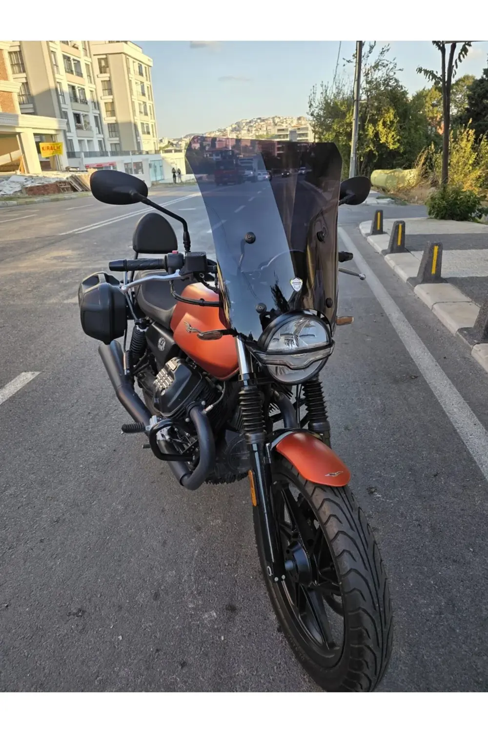 Moto Guzzi V7 Stone Ön Cam 2021-2023 Model 52cm Siyah Renkli 4mm