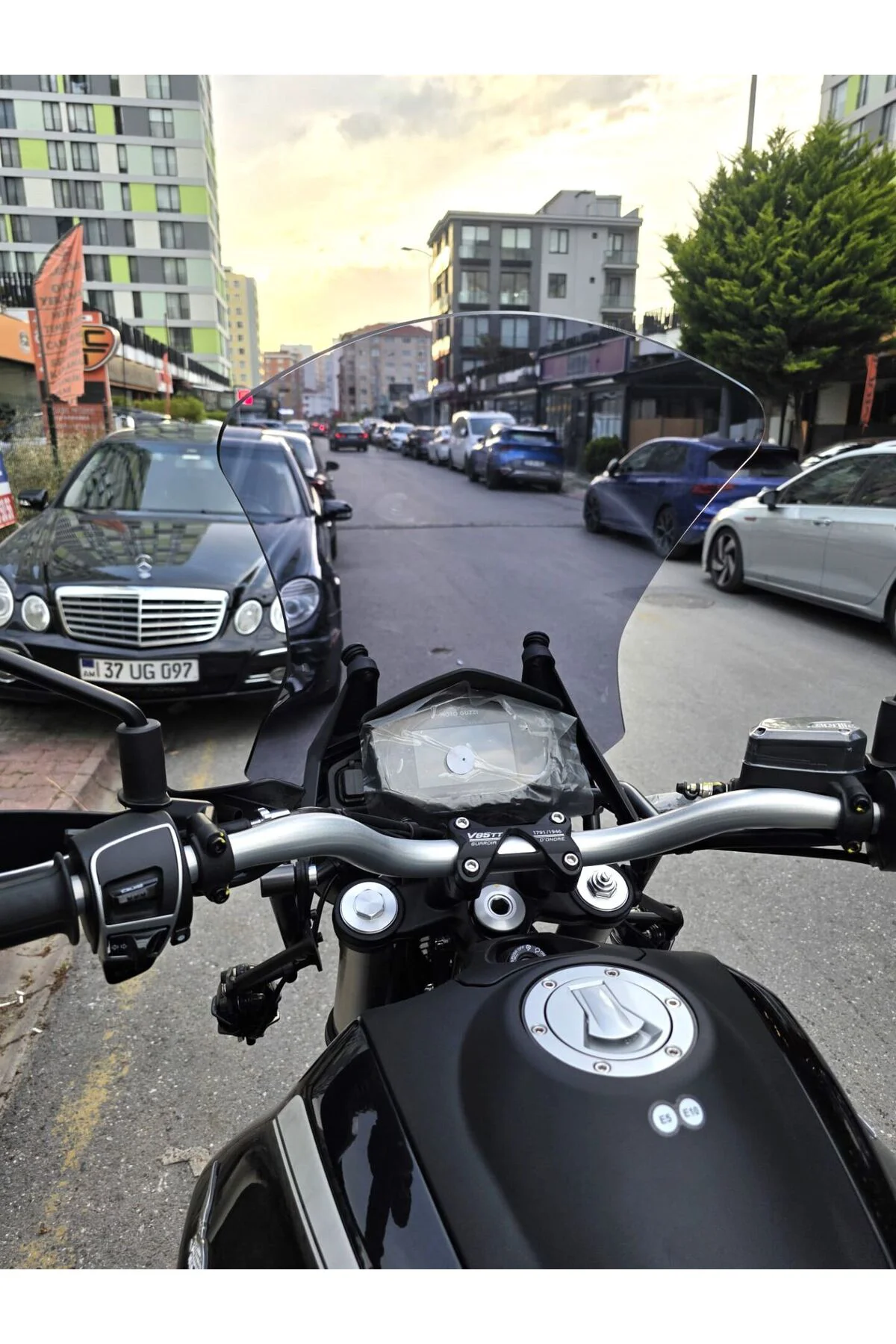 Moto Guzzi V85 Ön Cam 2019-2023 Model 58cm Füme Renkli 4mm