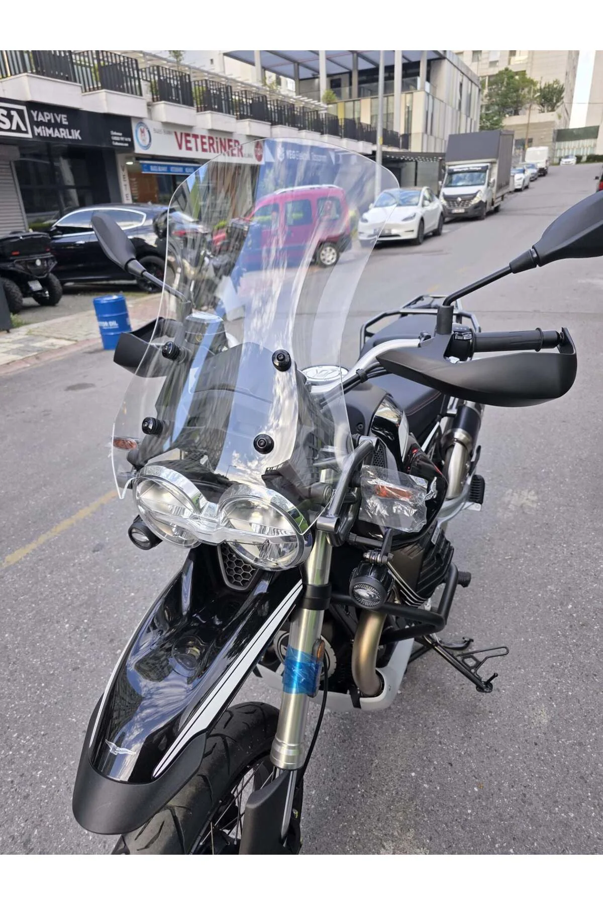 Moto Guzzi V85 Ön Cam 2019-2023 Model 58cm Şeffaf Renkli 4mm