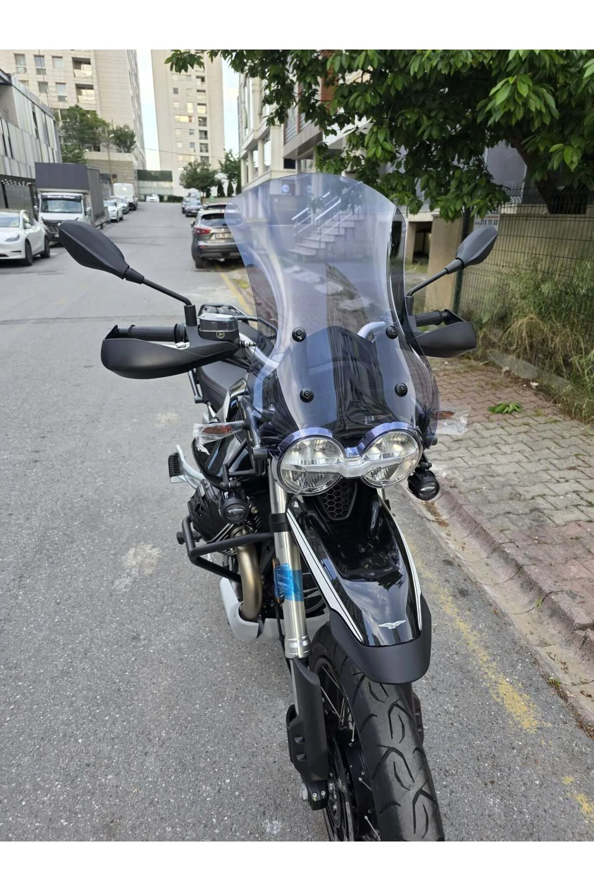 Moto Guzzi V85 Ön Cam 2019-2023 Model 58cm Füme Renkli 4mm