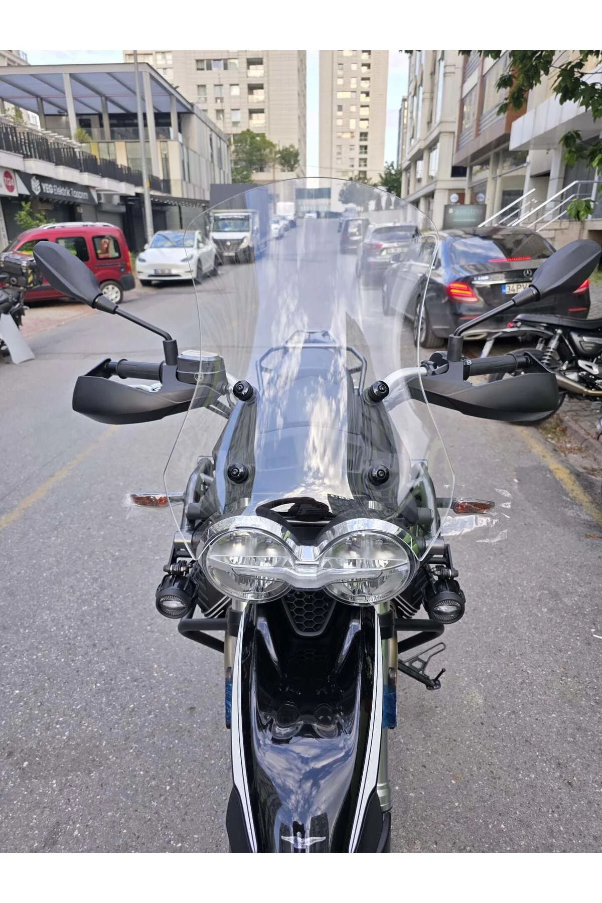 Moto Guzzi V85 Ön Cam 2019-2023 Model 58cm Şeffaf Renkli 4mm