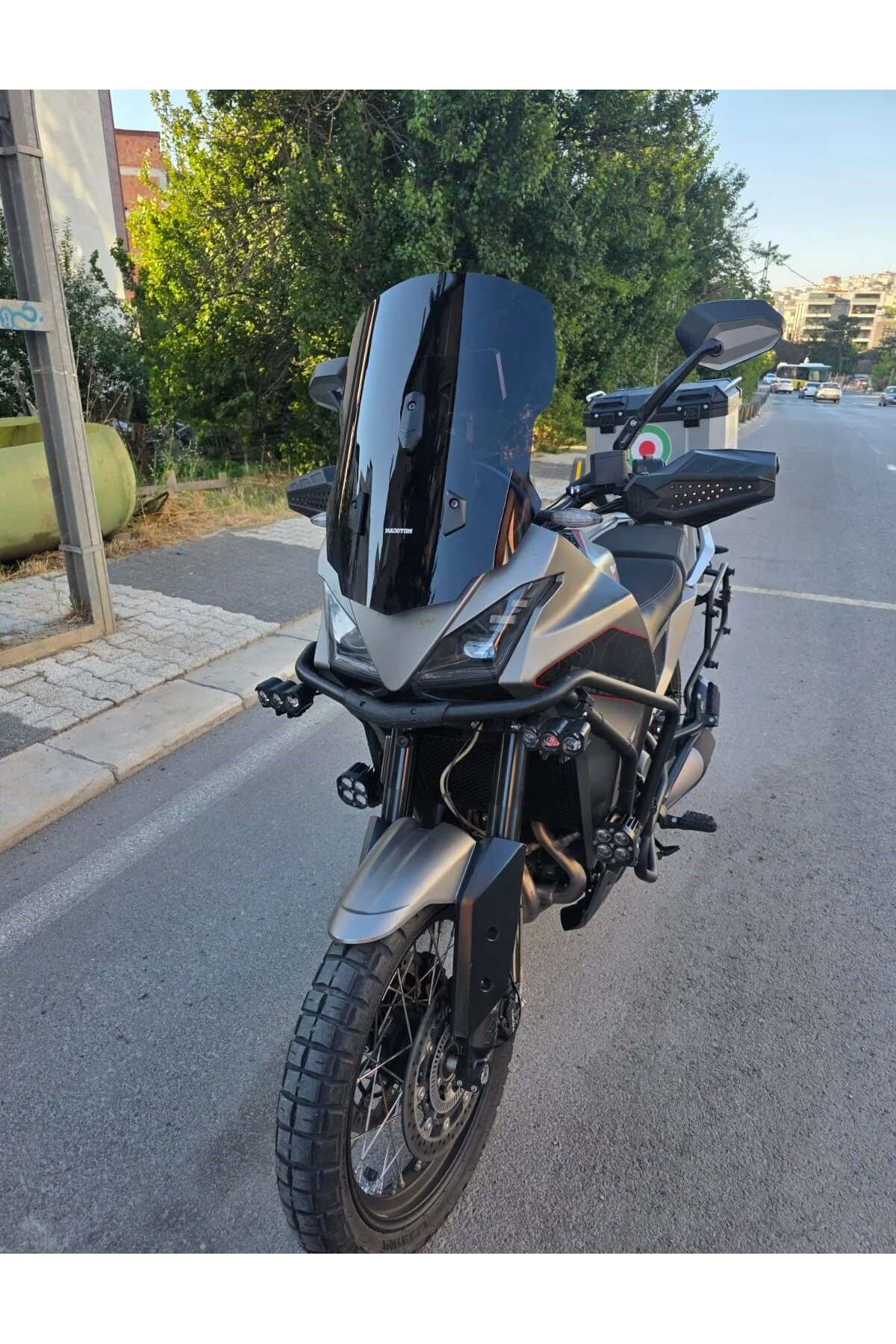 Moto Morini X-Cape 650 Ön Cam 2019-2026 Model 48cm Siyah Renkli 4mm UZUN