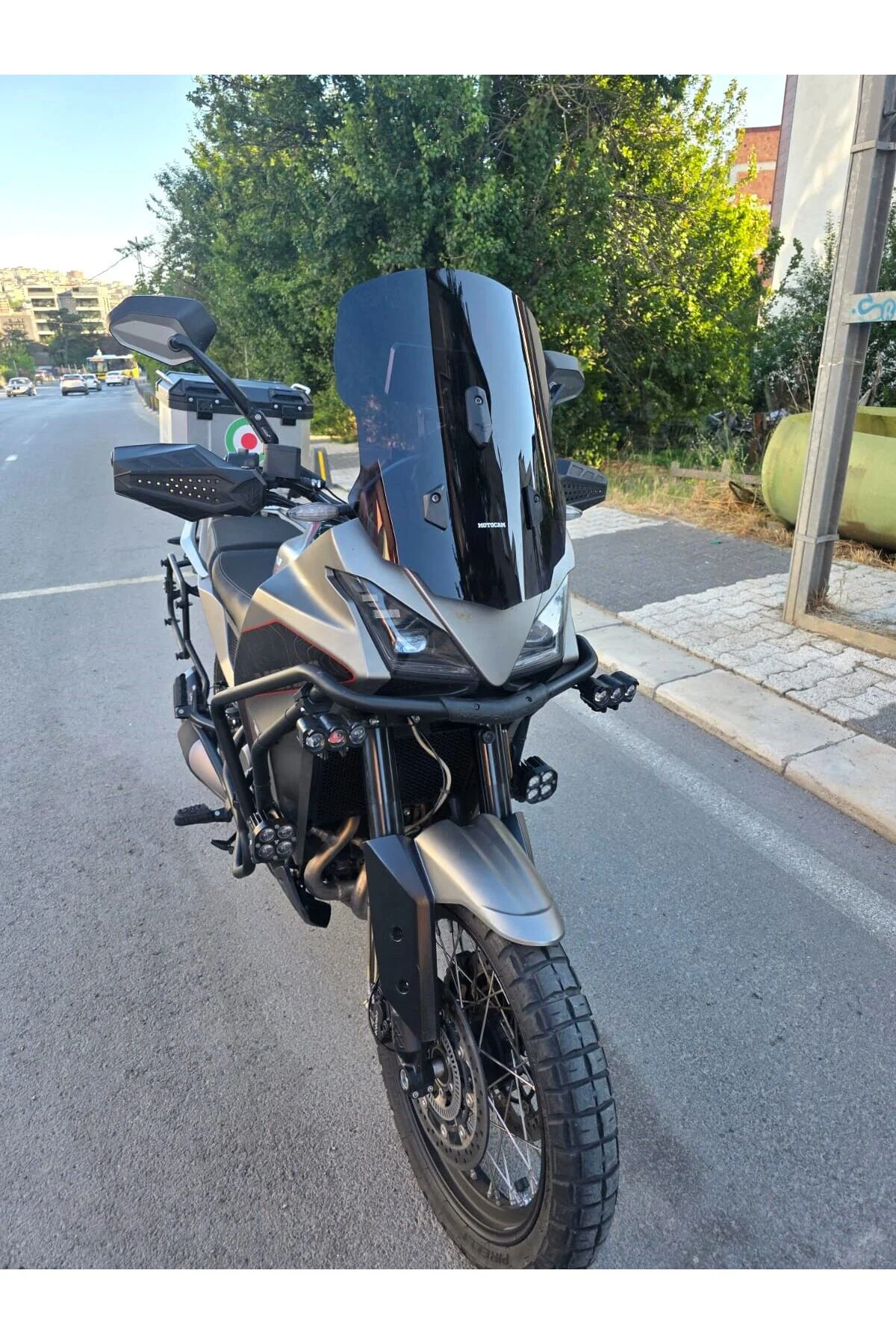 Moto Morini X-Cape 650 Ön Cam 2019-2026 Model 48cm Siyah Renkli 4mm UZUN