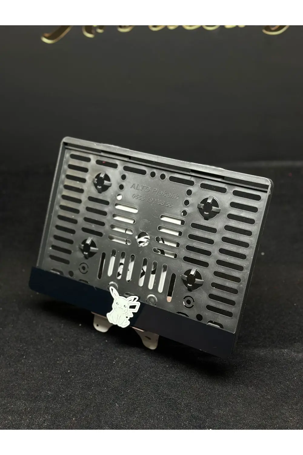 MOTOR PLAKALIK BEYAZ PİKACHU LAZER KESİM PLEKSİ