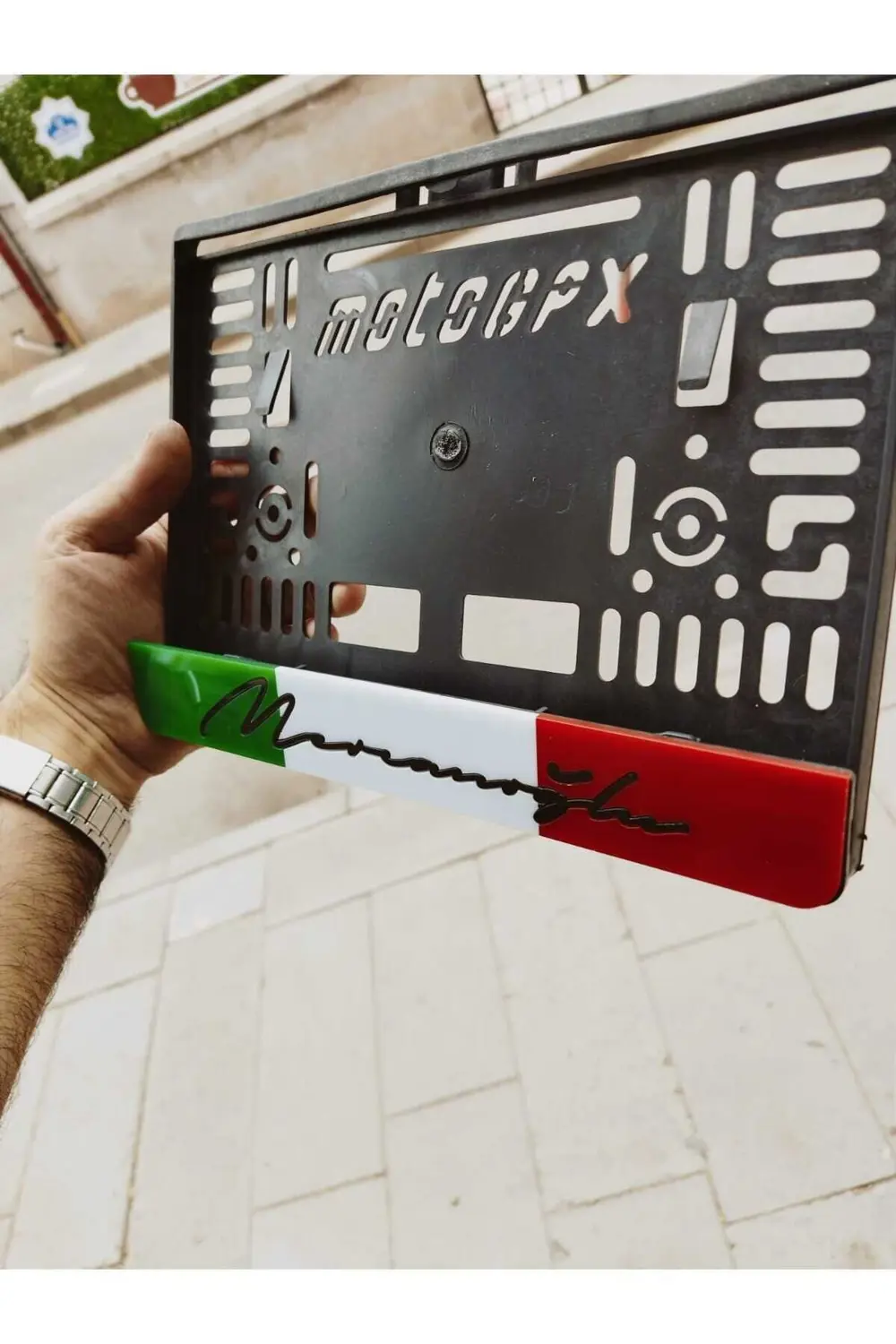 MOTOR PLAKALIK İTALYAN BAYRAKLI KİŞİYE ÖZEL İSİMLİ TAKMATİK LAZER