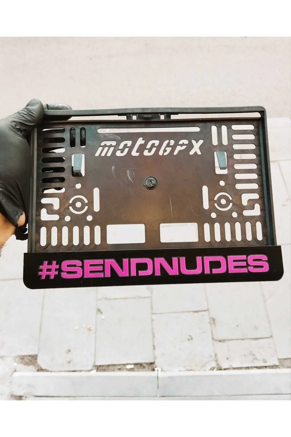 Motor Plakalık " Sendnudes ''takmatik Lazer Kesim Pleksi ( 1 Adet