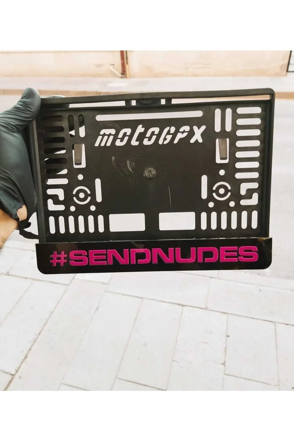Motor Plakalık " Sendnudes ''takmatik Lazer Kesim Pleksi ( 1 Adet