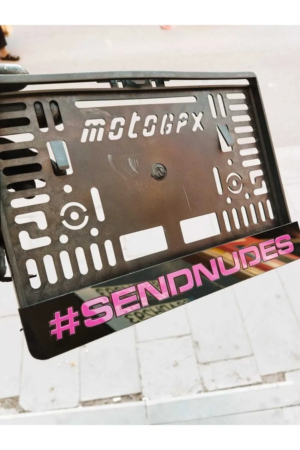 Motor Plakalık " Sendnudes ''takmatik Lazer Kesim Pleksi ( 1 Adet
