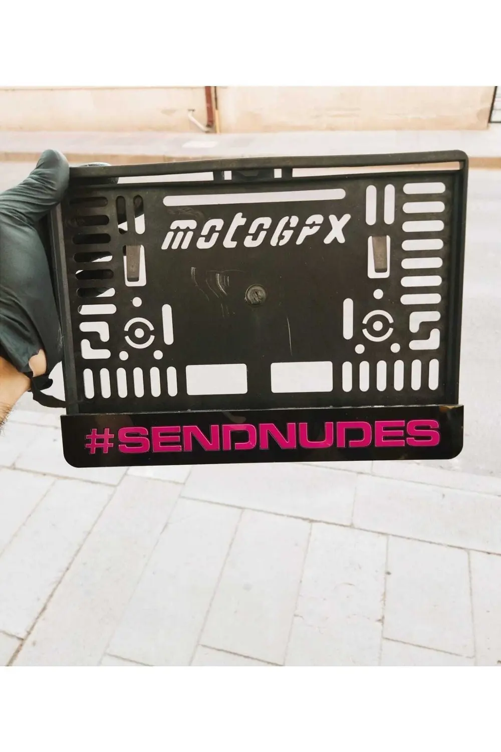 Motor Plakalık " Sendnudes ''takmatik Lazer Kesim Pleksi ( 1 Adet