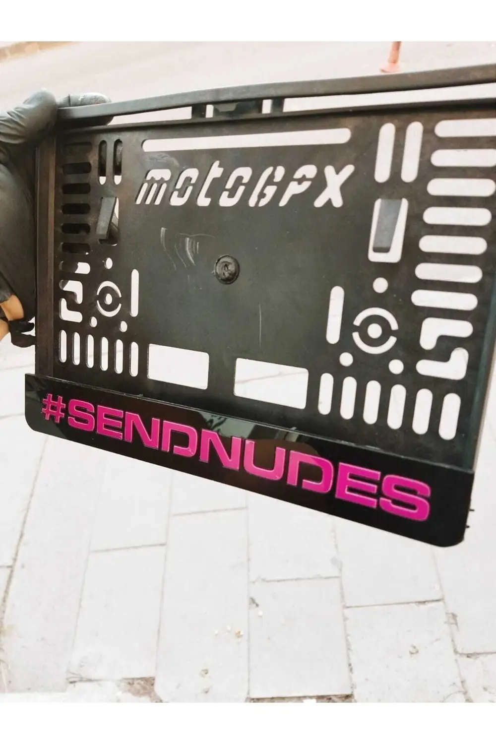 Motor Plakalık " Sendnudes ''takmatik Lazer Kesim Pleksi ( 1 Adet