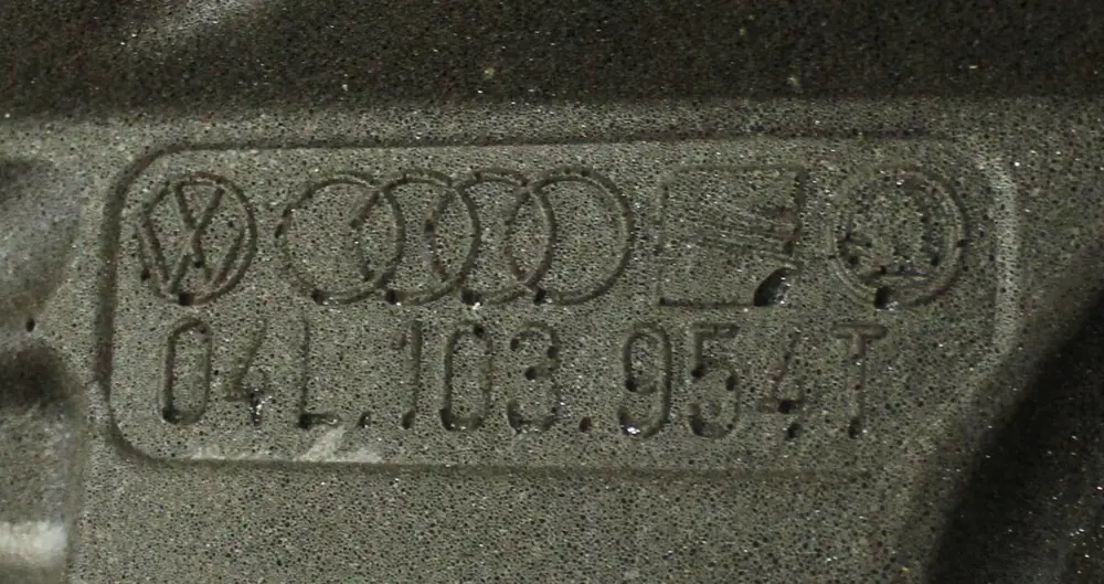 Motor Plastik Üst Kapağı (VW Orjinal)(04L103954T)(Golf 7 1.6 TDI)