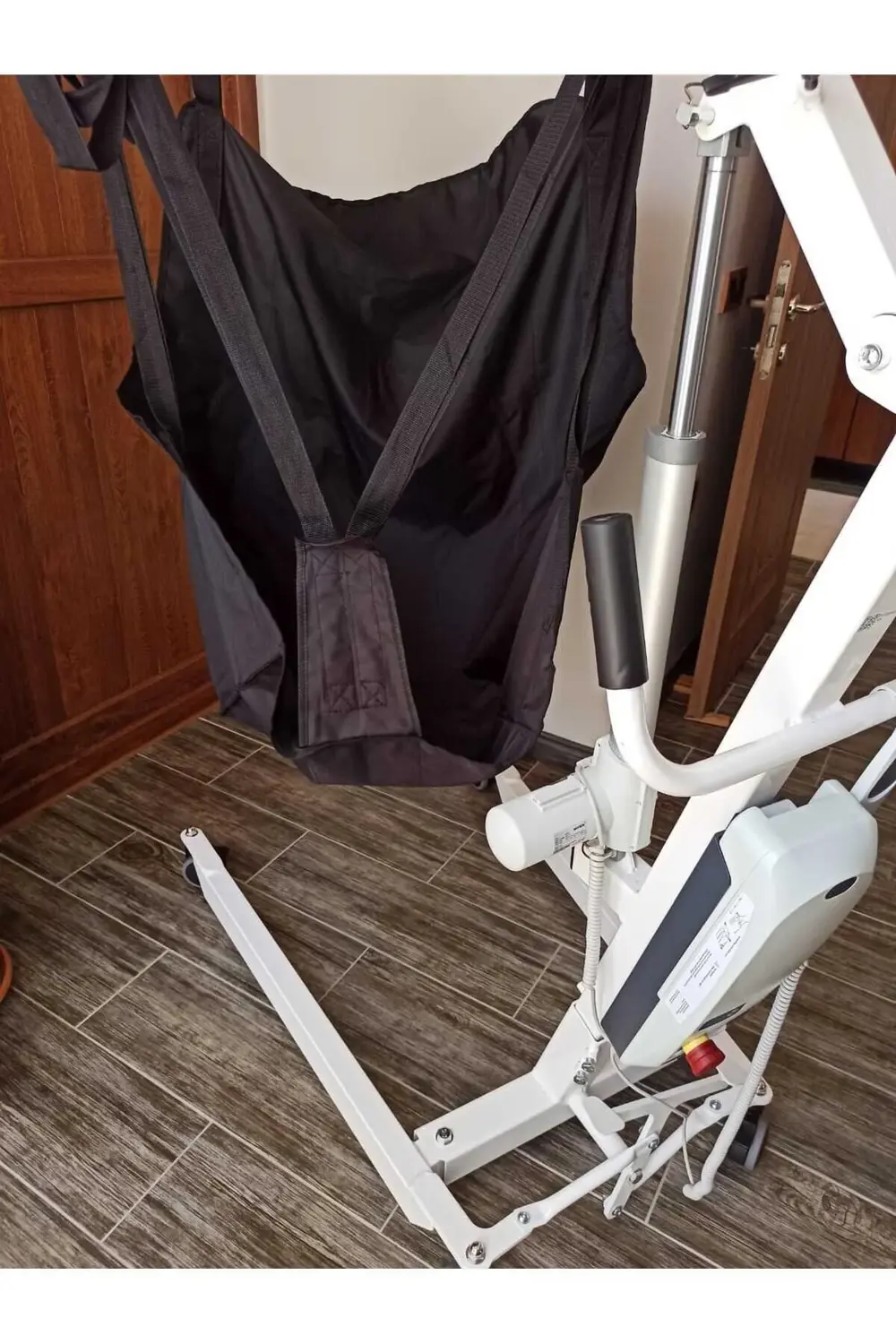 Motorlu Hasta Taşıma Transfer Lifti 150 Kg Hasta Taşır Hasta Kald