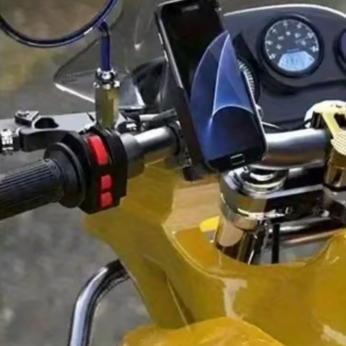 Motosiklet Gidon Telefon Tutucu–360° Döner, Kaymaz Sabitleme Sistemli, Sarsıntı Önleyici Telefon Tutucu Aparat Motosiklet Gidon Telefon Tutucu–360° Döner, Kaymaz Sabitleme Sistemli, Sarsıntı Önleyici Telefon Tutucu Aparat