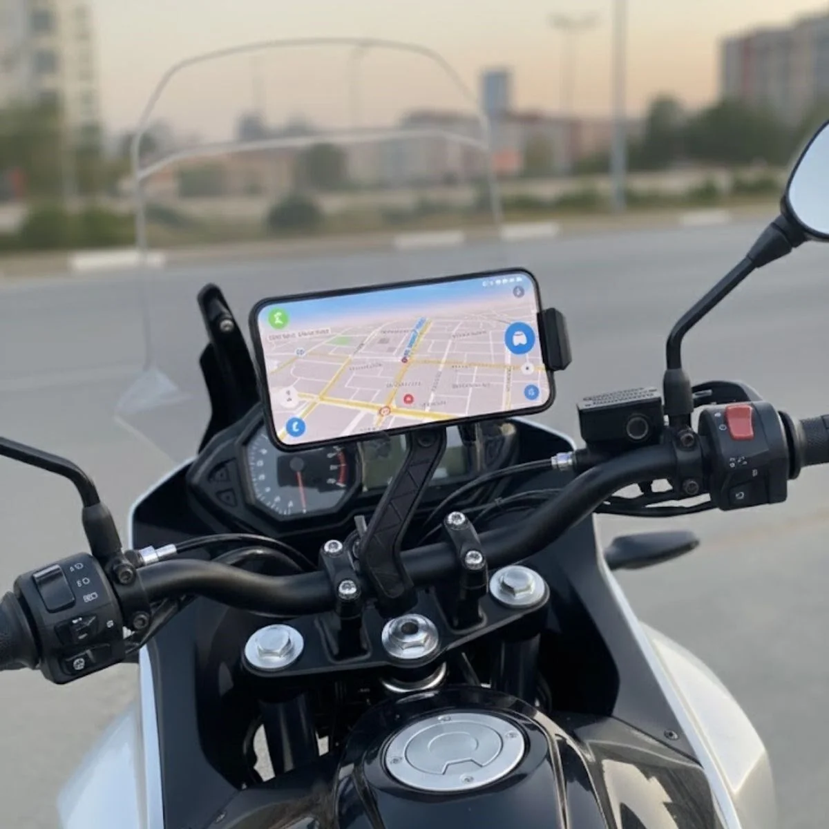 Motosiklet Gidon Telefon Tutucu–360° Döner, Kaymaz Sabitleme Sistemli, Sarsıntı Önleyici Telefon Tutucu Aparat Motosiklet Gidon Telefon Tutucu–360° Döner, Kaymaz Sabitleme Sistemli, Sarsıntı Önleyici Telefon Tutucu Aparat