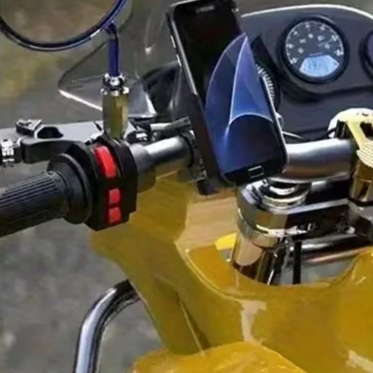 Motosiklet Gidon Telefon Tutucu–360° Döner, Kaymaz Sabitleme Sistemli, Sarsıntı Önleyici Telefon Tutucu Aparat Motosiklet Gidon Telefon Tutucu–360° Döner, Kaymaz Sabitleme Sistemli, Sarsıntı Önleyici Telefon Tutucu Aparat