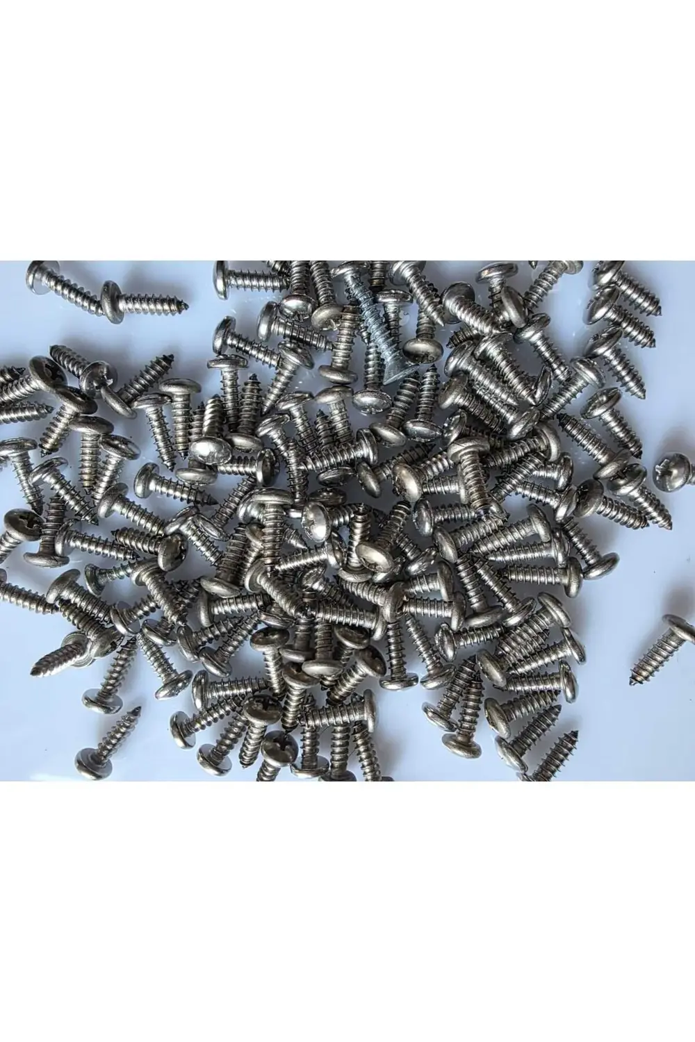 Motosiklet Kaporta Vidası 4x15mm (1 Adet) Bir Adet