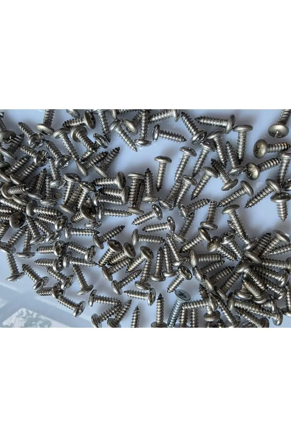 Motosiklet Kaporta Vidası 4x15mm (25 Adet) Yirmibeş Adet