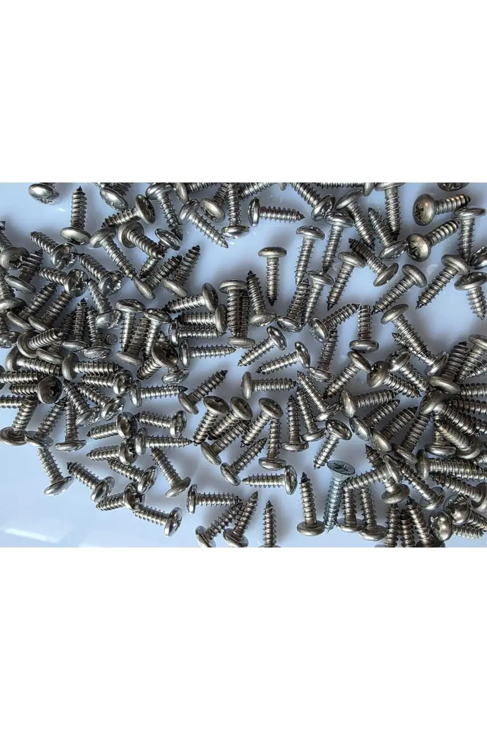 Motosiklet Kaporta Vidası 4x15mm (5 Adet) Beş Adet