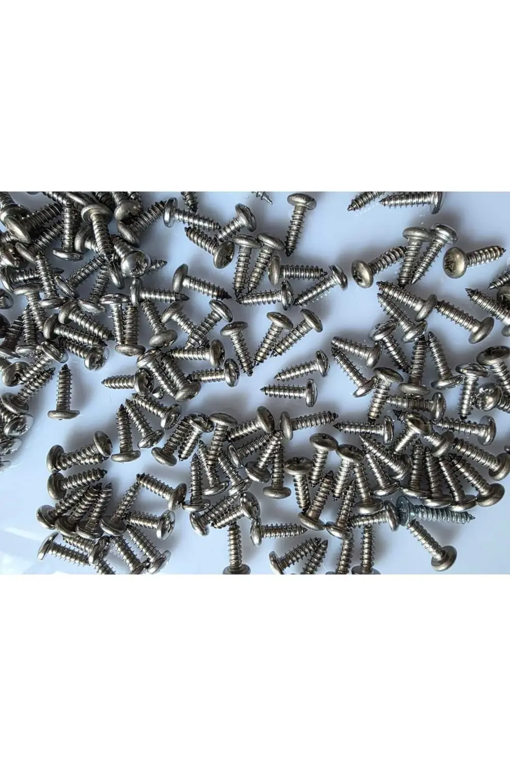 Motosiklet Kaporta Vidası 4x15mm (7 Adet) Yedi Adet