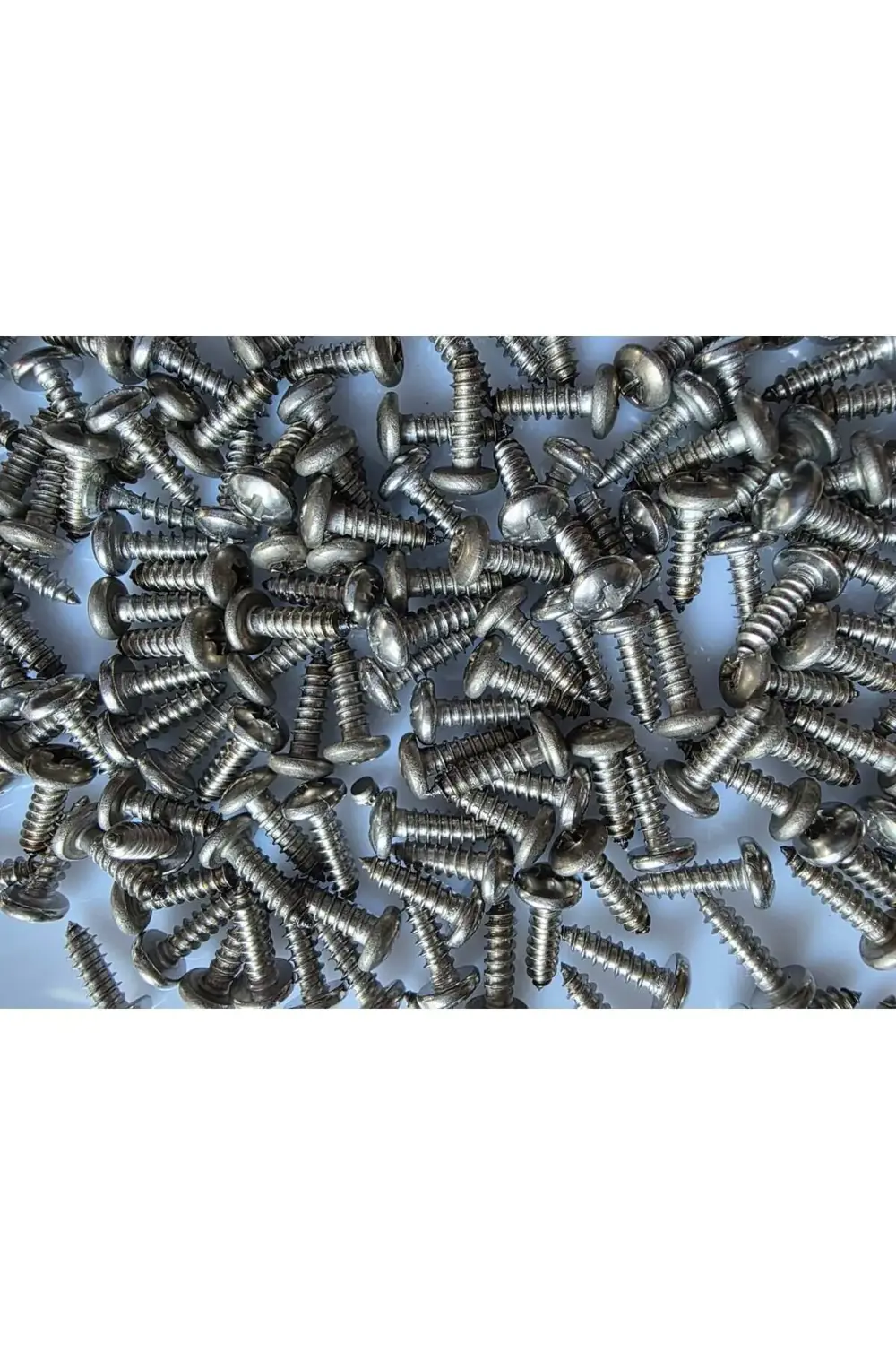 Motosiklet Kaporta Vidası 4x15mm (8 Adet) Sekiz Adet