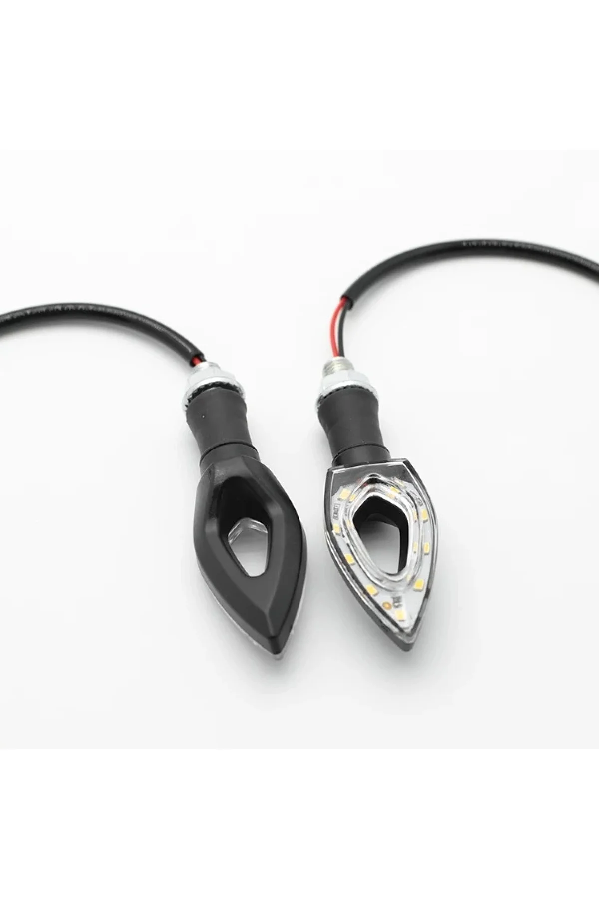 Motosiklet Sinyal Led Delikli Siyah (sarı Işık) E Belgeli Motosiklet Sinyal Led Delikli Siyah (sarı Işık) E Belgeli