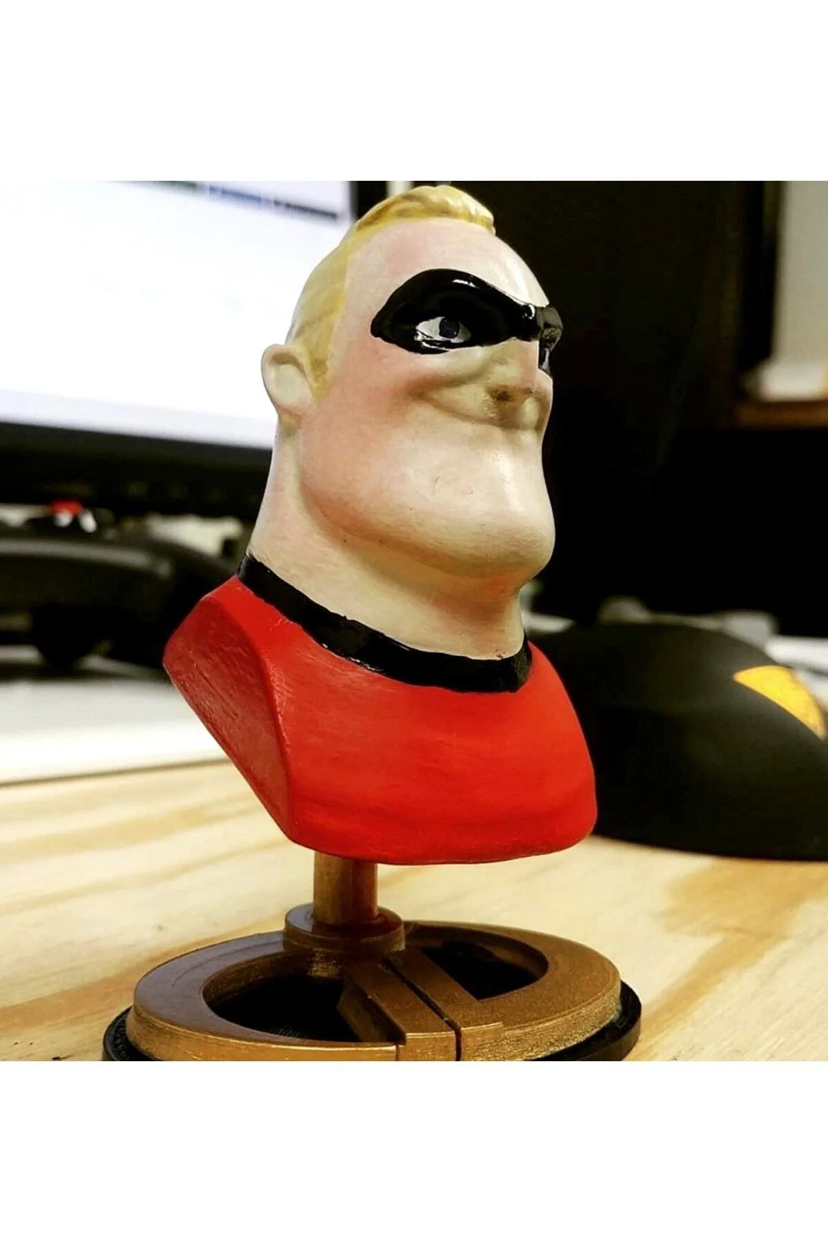 Mr. Incredible ( Inanılmaz Aile 2 ) Boyalı Figür 10 Cm