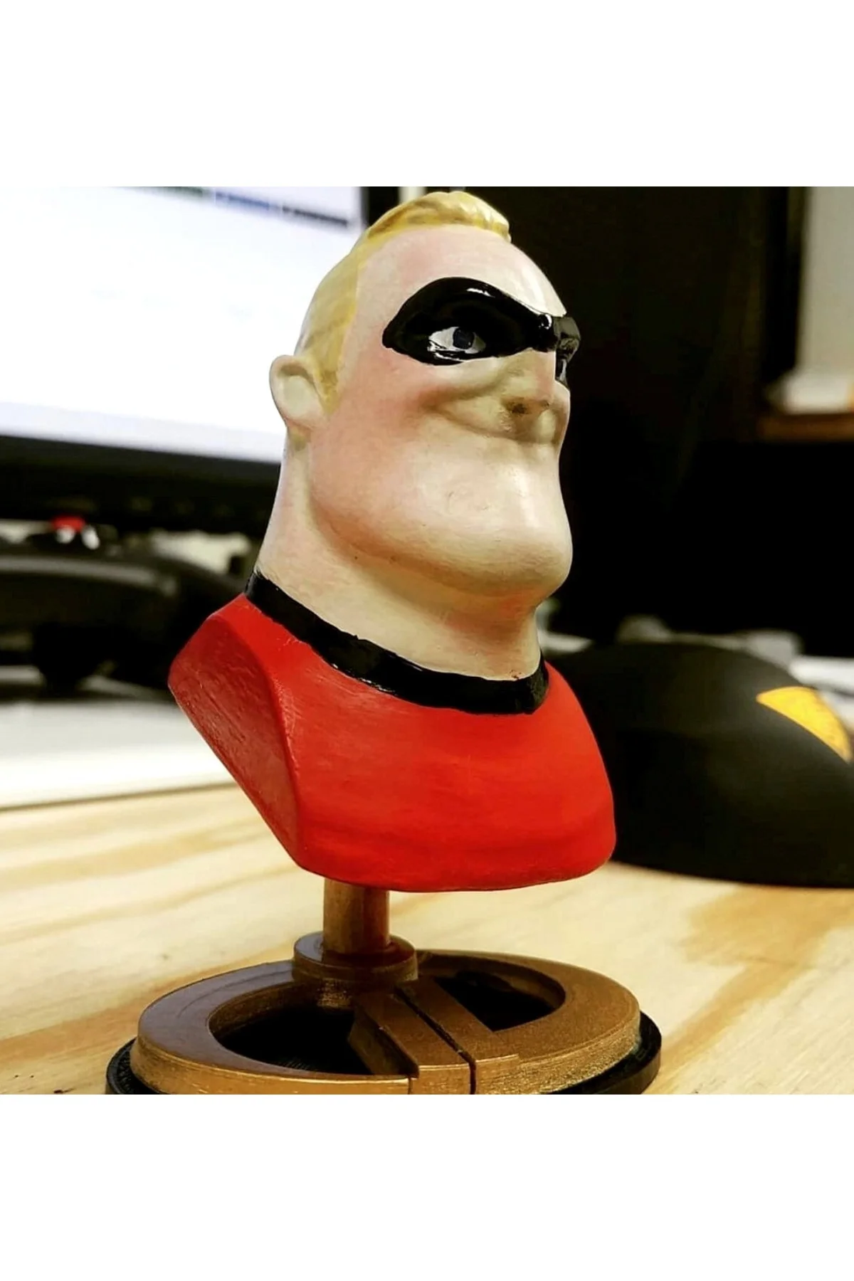 Mr. Incredible ( Inanılmaz Aile 2 ) Boyalı Figür 10 Cm