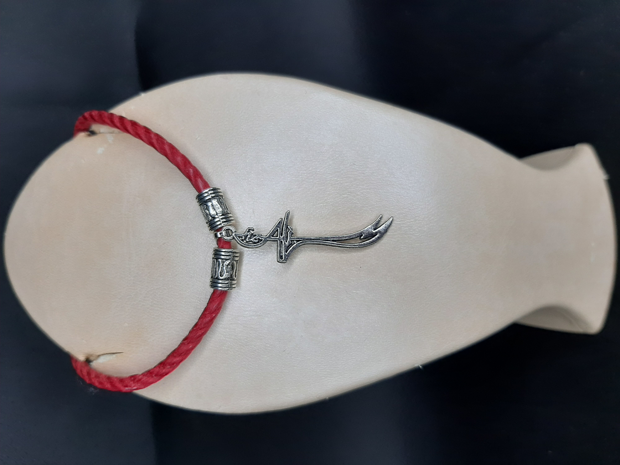 MRYart Kırmızı Deri İpli Zülfikar Kılıç Detaylı Unisex Bileklik – Anlamlı ve Şık Tasarım