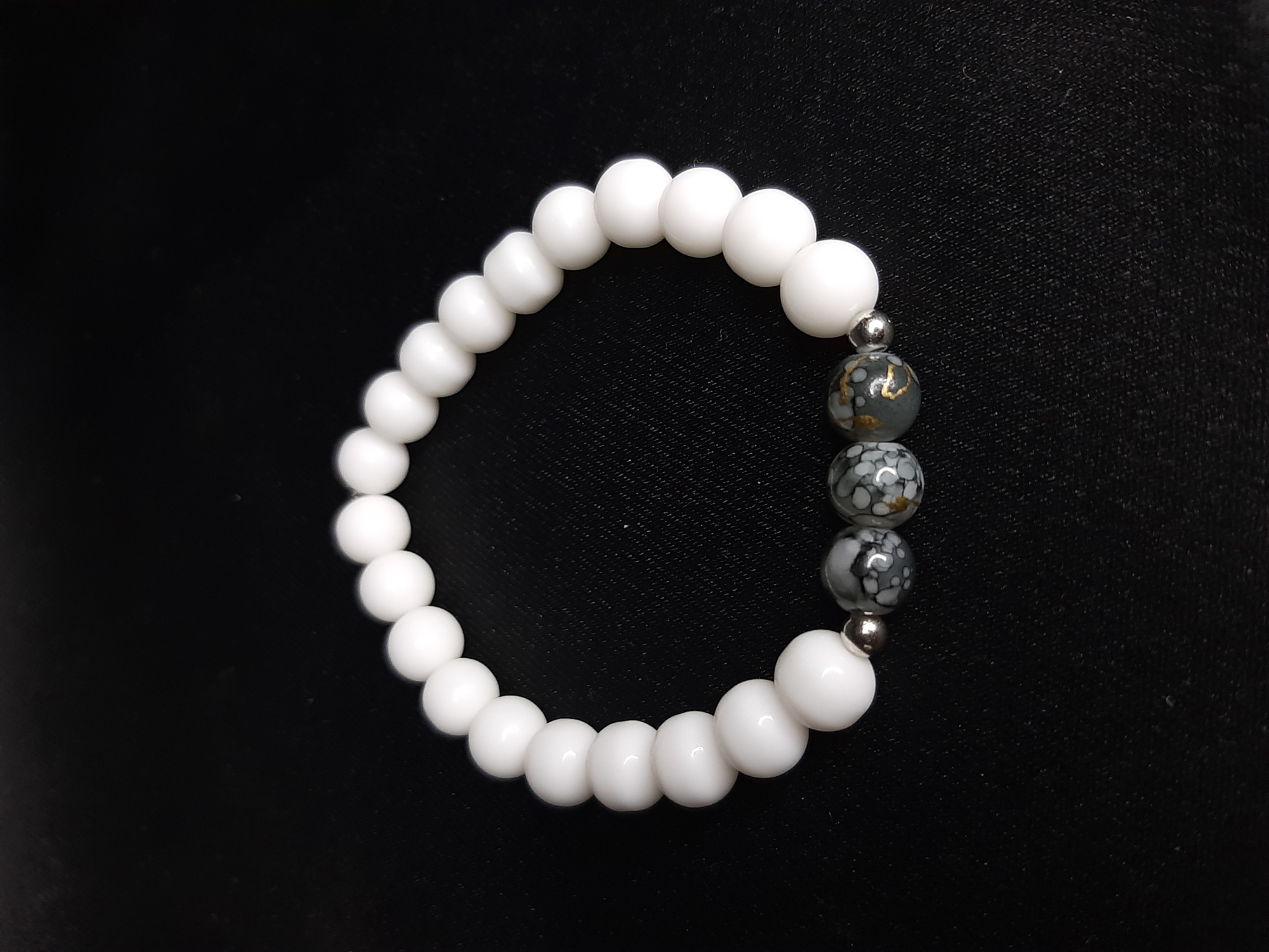 MRYartBeyaz Akik & Kar Tanesi Obsidyen Doğal Taş Unisex Elastik Bileklik (8 mm)