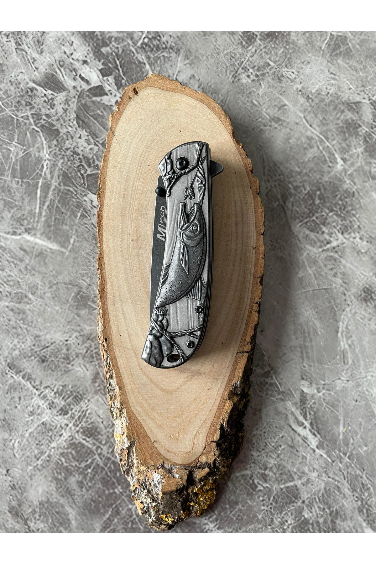 Mtech MT1002E Kamp Çakısı – Karbon Kaplama, Balık İşlemeli Kabze,