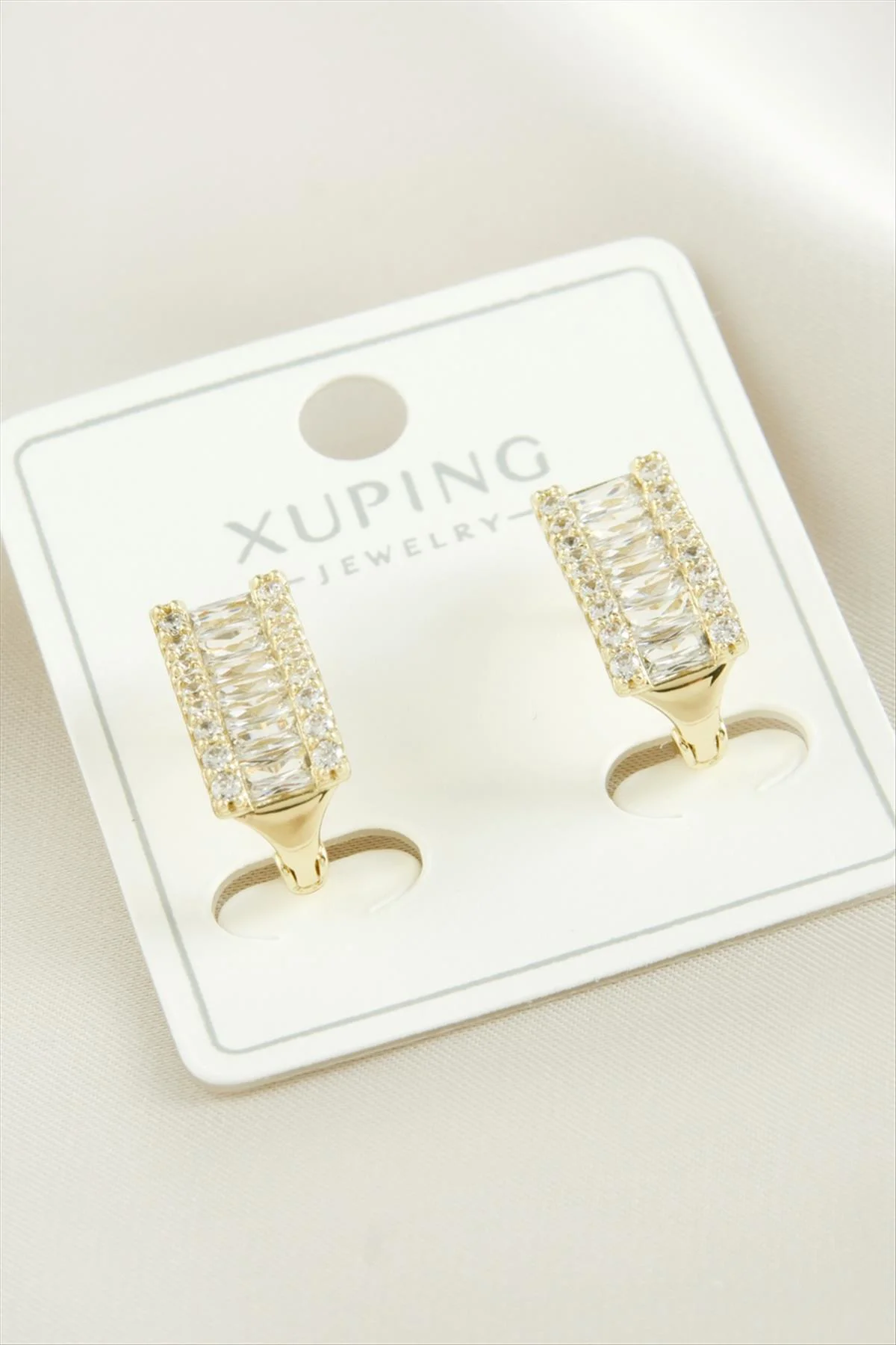 MTXDPN Xuping Baget Taşlı Lüks (154955) Çelik Küpe-Sarı MTXDPN Xuping Baget Taşlı Lüks (154955) Çelik Küpe-Sarı