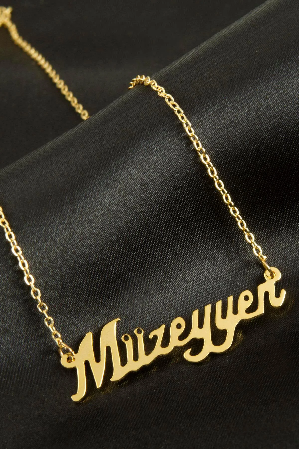 Müzeyyen Isimli Kolye (Kişiye Özel) Müzeyyen Isimli Kolye (Kişiye Özel)