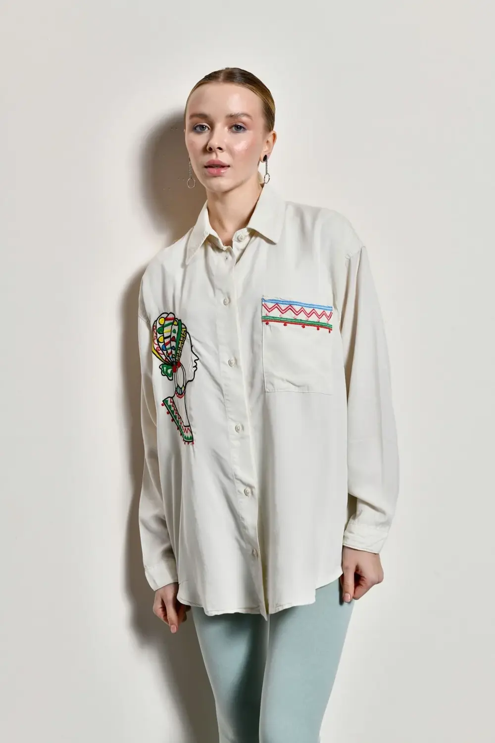 Nakış Işlemeli Kadın Pamuk Gömlek
