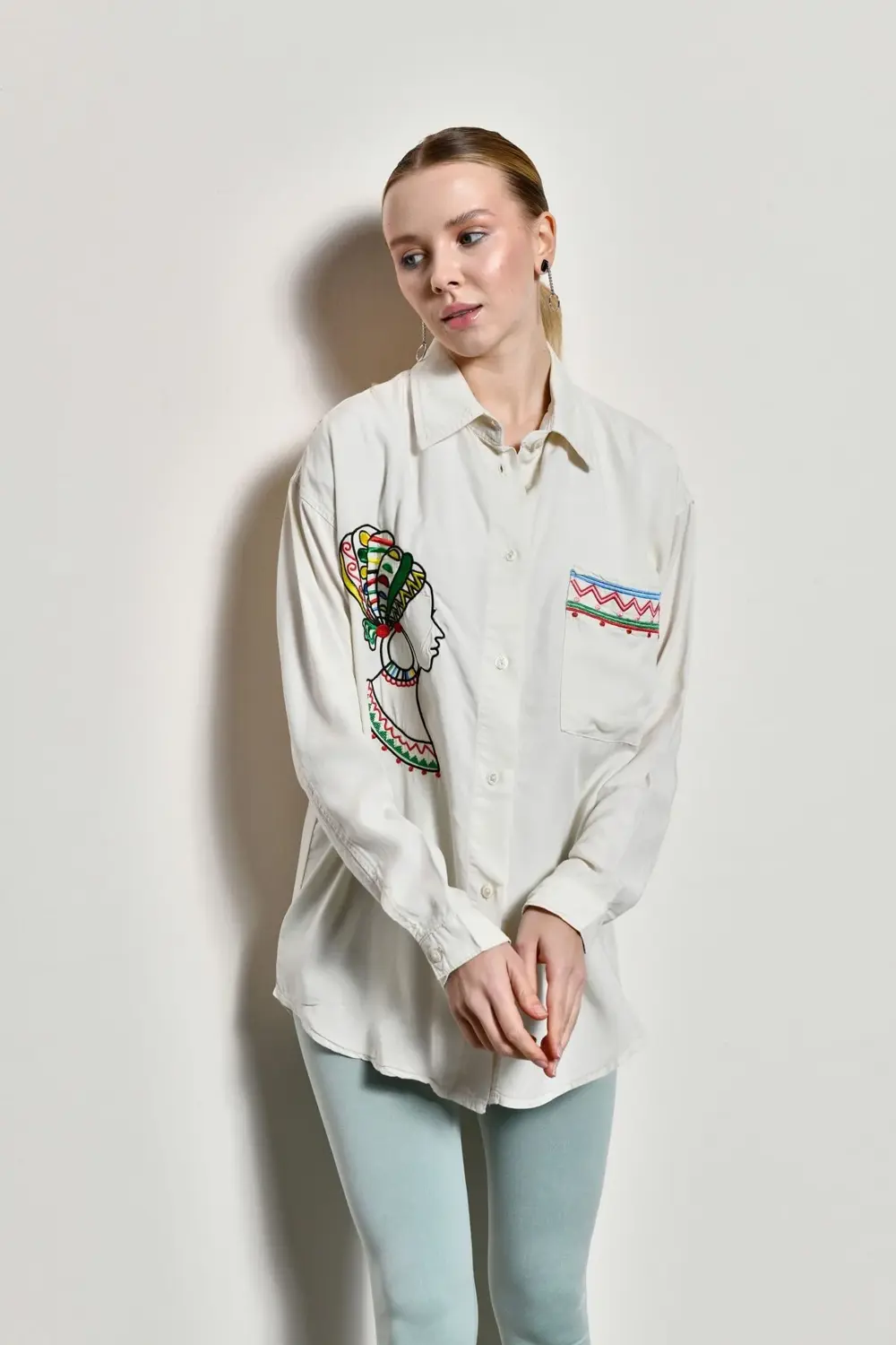 Nakış Işlemeli Kadın Pamuk Gömlek