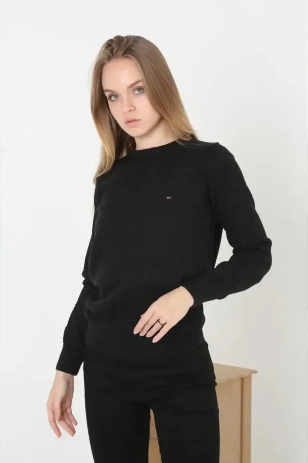 Nakış İşlemeli Peteli Triko Kazak - Siyah