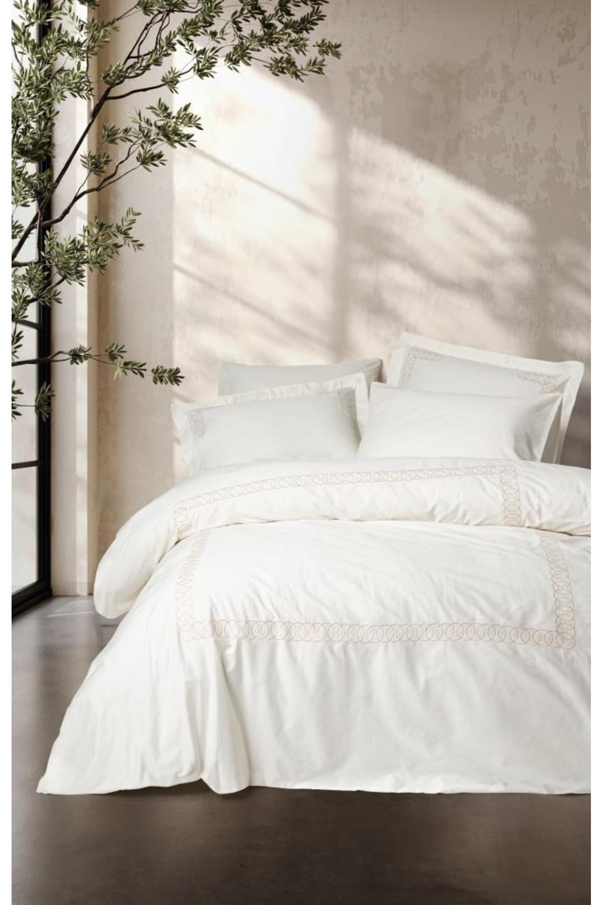 Modafiks Nakışlı Çift Kişilik Saten Nev Takımı Riley Ekru