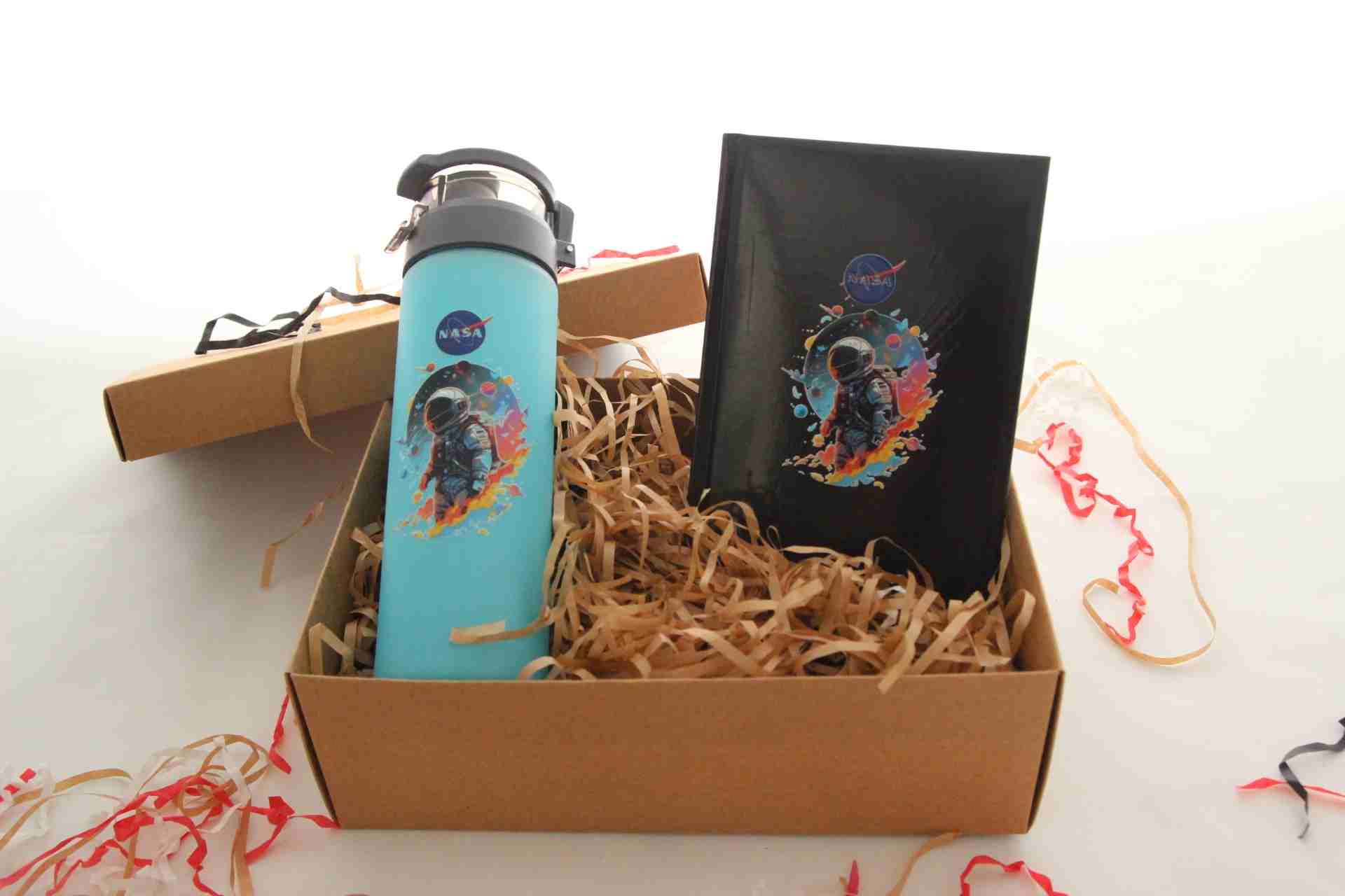 İhtiyaçavm Nasa Temalı Hediye Seti - Nasa Baskılı Defter Ve Nasa Baskılı Termos Hediye Kutusu