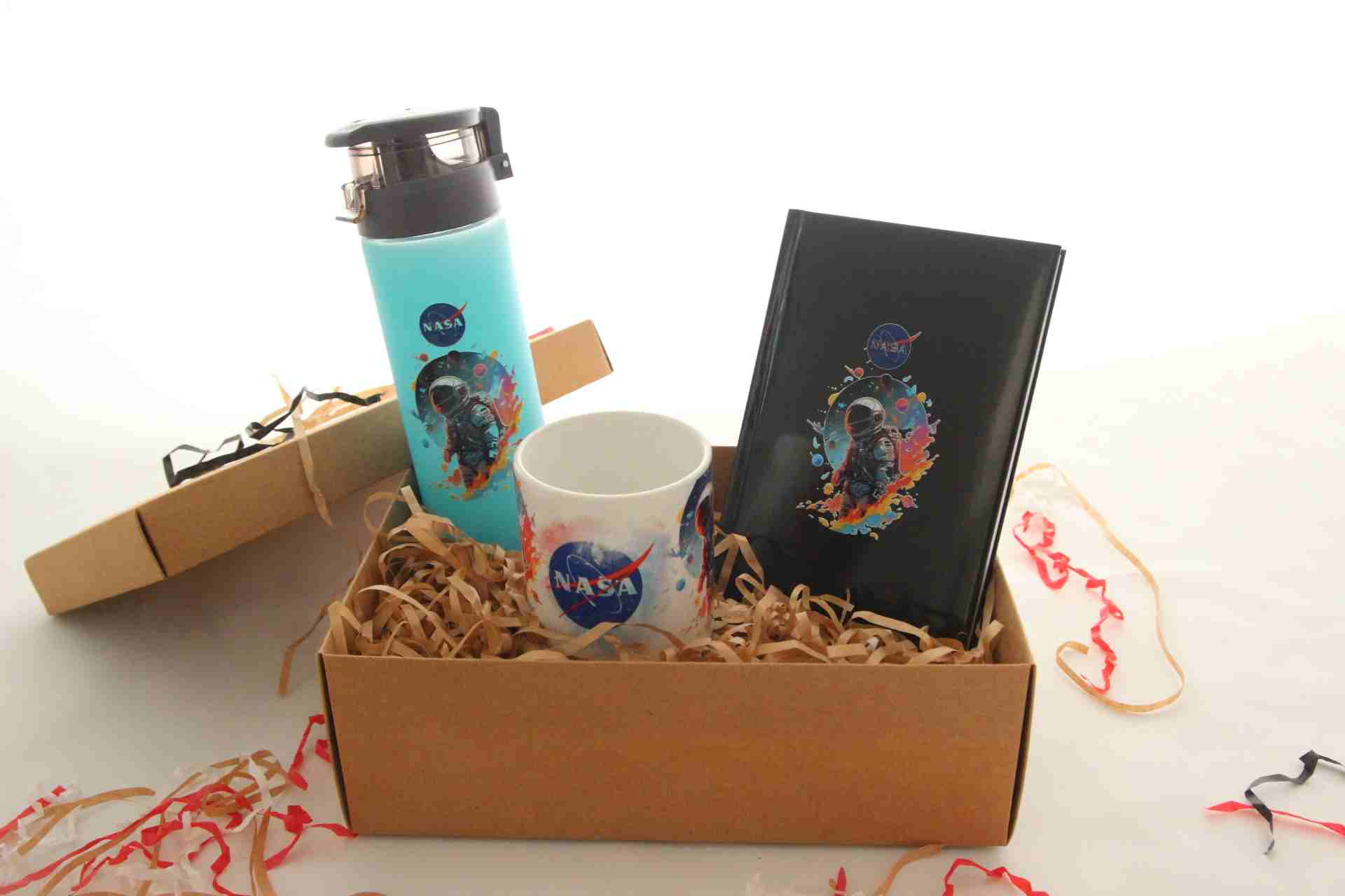 İhtiyaçavm Nasa Temalı Hediye Kutusu - Nasa Defter, Termos Ve Kupa Bardak Hediye Seti