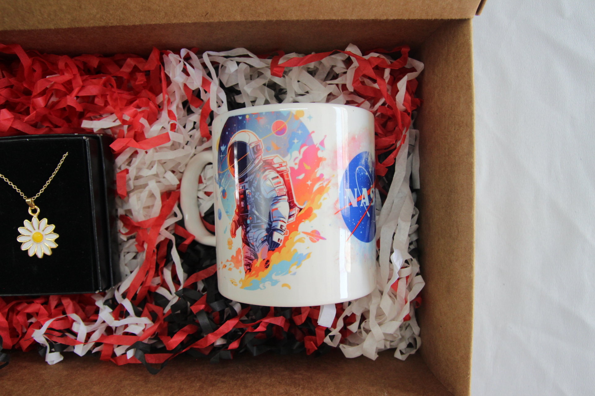Home Nasa Temalı Kupa Bardak Ve Papatya Kolye Hediye Kutusu