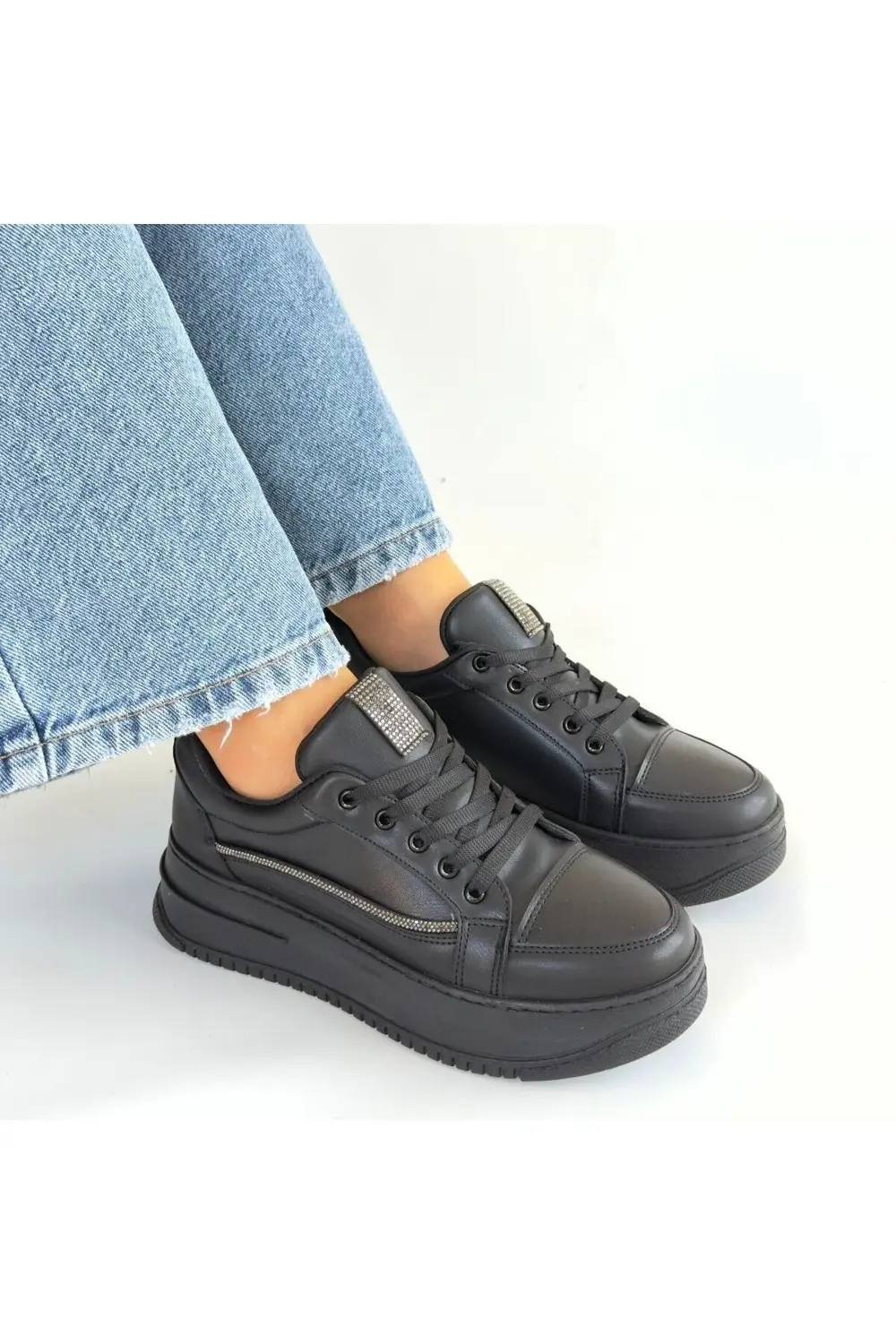 Natte Siyah Cilt Bağcıklı Spor Ayakkabı Natte Siyah Cilt Bağcıklı Spor Ayakkabı