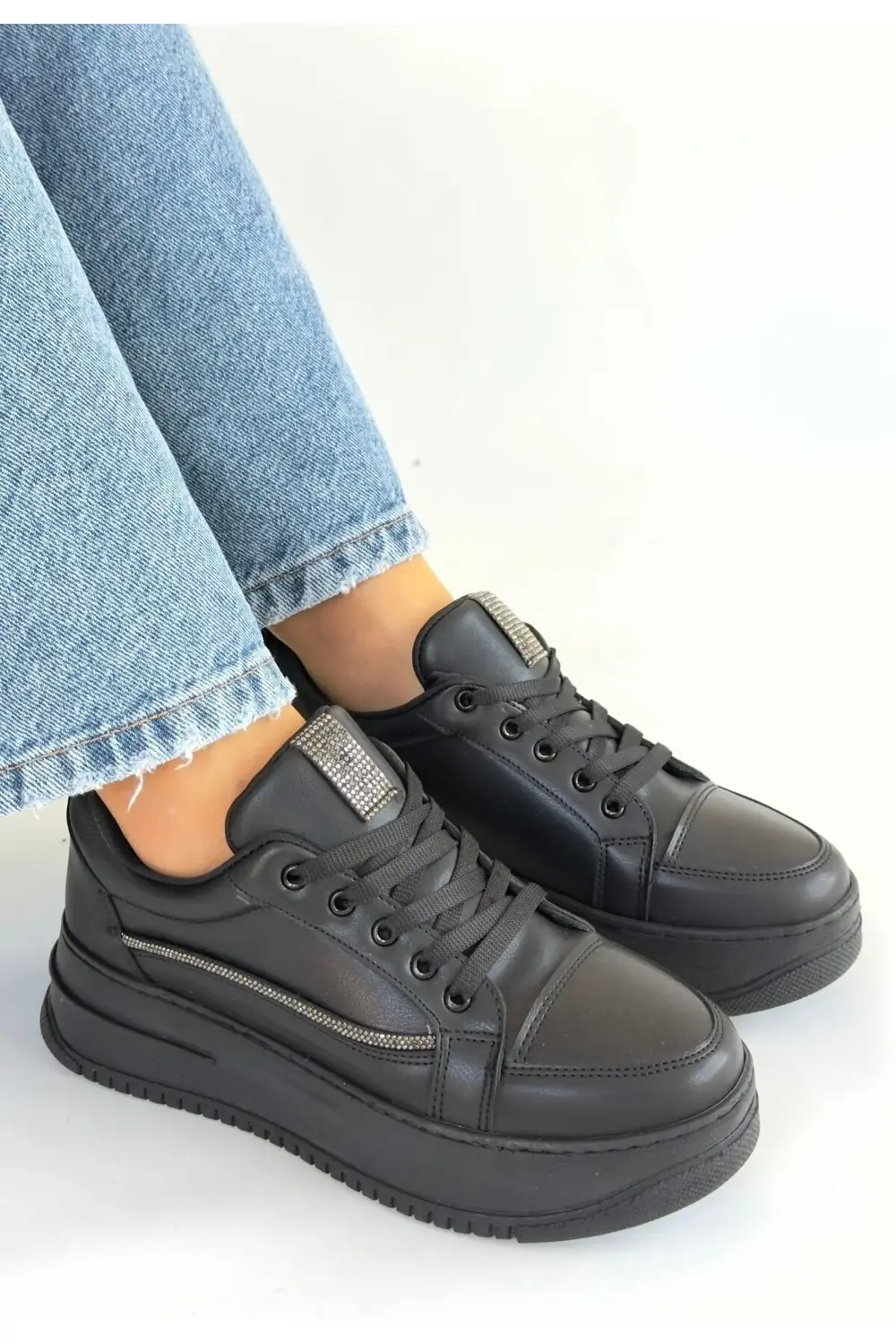 Natte Siyah Cilt Bağcıklı Spor Ayakkabı Natte Siyah Cilt Bağcıklı Spor Ayakkabı