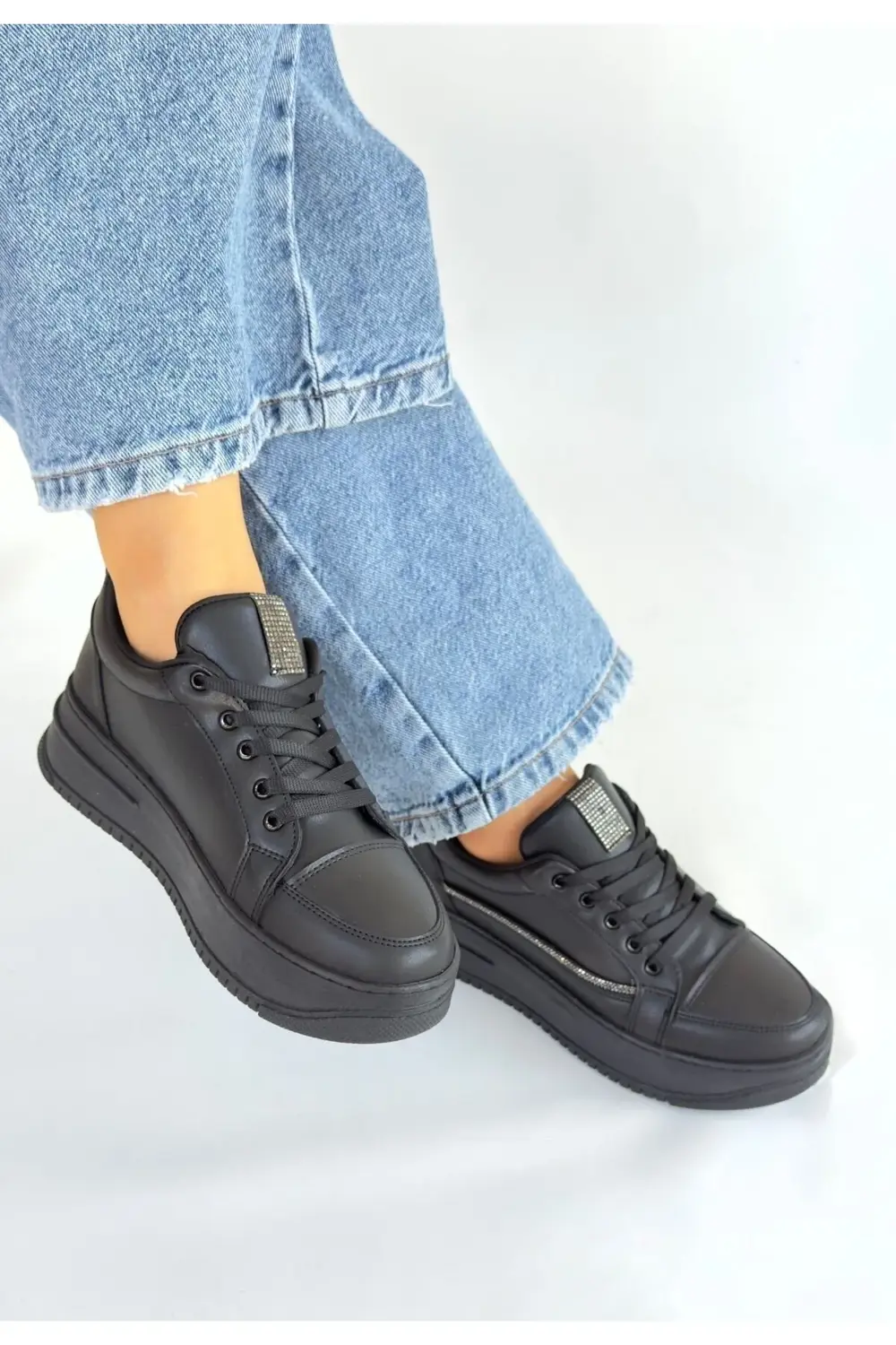 Natte Siyah Cilt Bağcıklı Spor Ayakkabı Natte Siyah Cilt Bağcıklı Spor Ayakkabı