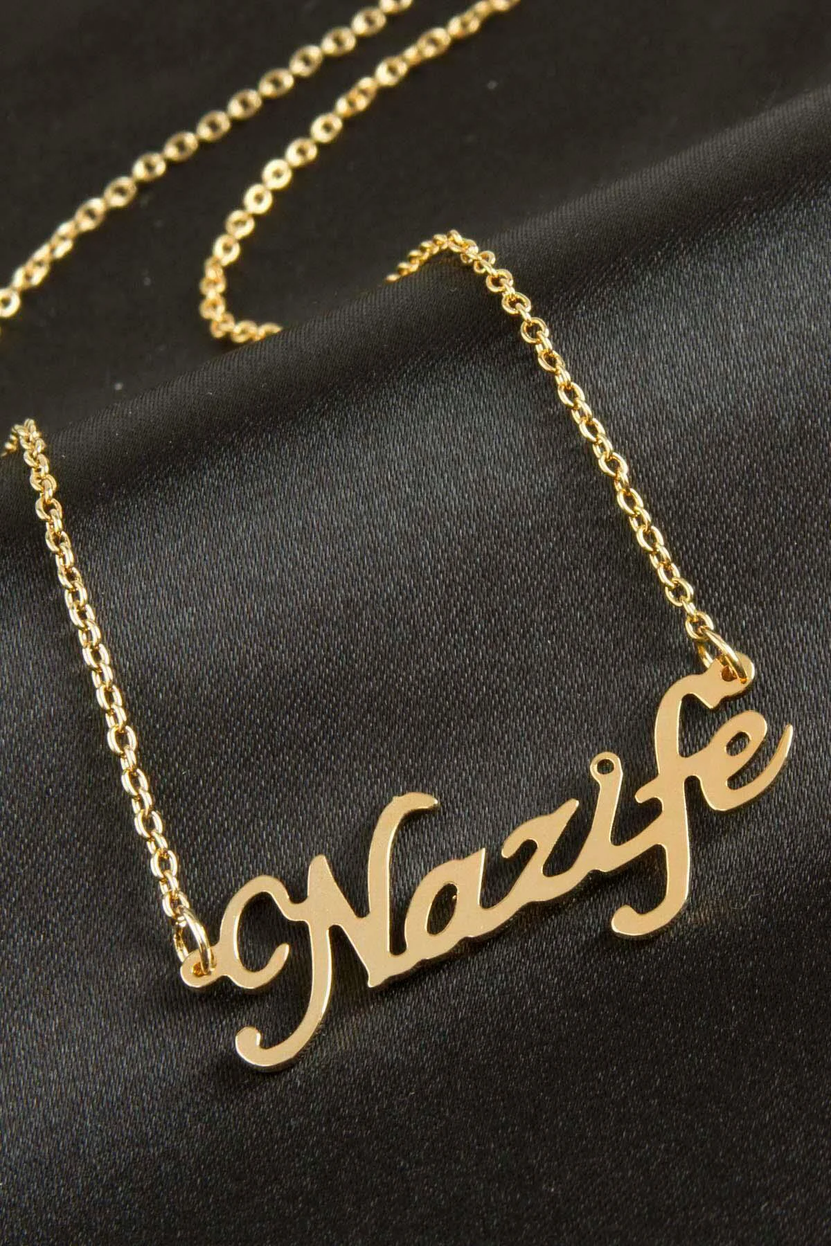 Nazife Isimli Kolye (Kişiye Özel) Nazife Isimli Kolye (Kişiye Özel)