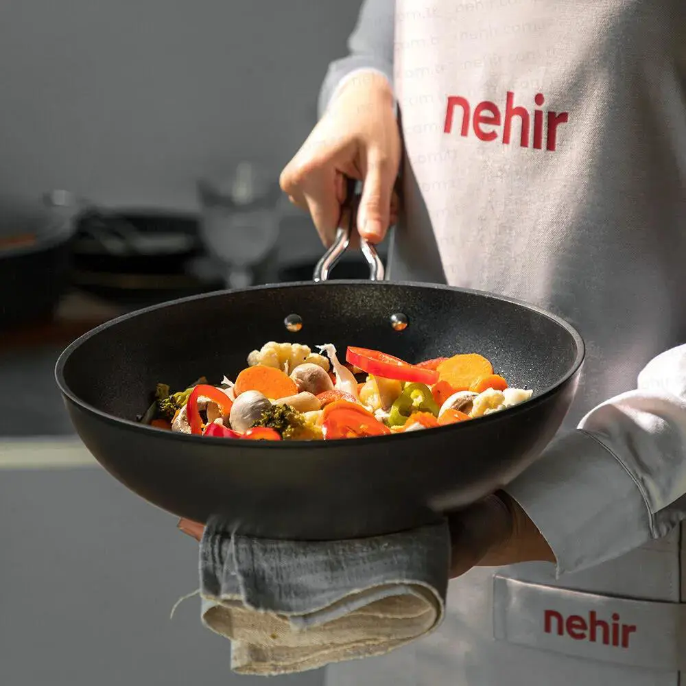Nehir Galaxy Titanium Siyah Wok Tava 28 Cm Nehir Galaxy Titanium Siyah Wok Tava 28 Cm