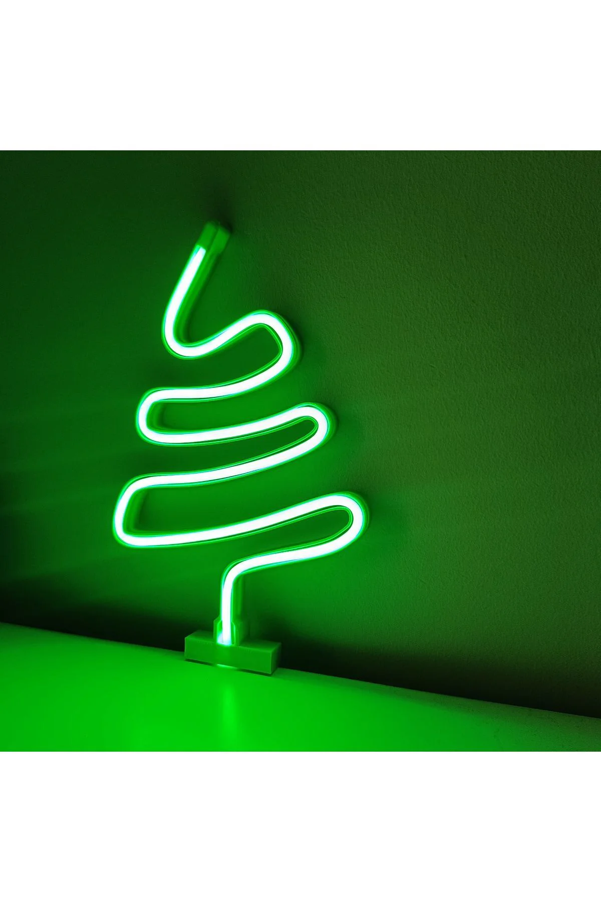 NEON IŞIKLI AĞAÇ
