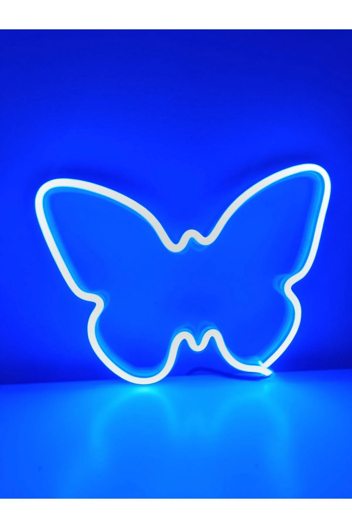 NEON IŞIKLI KELEBEK