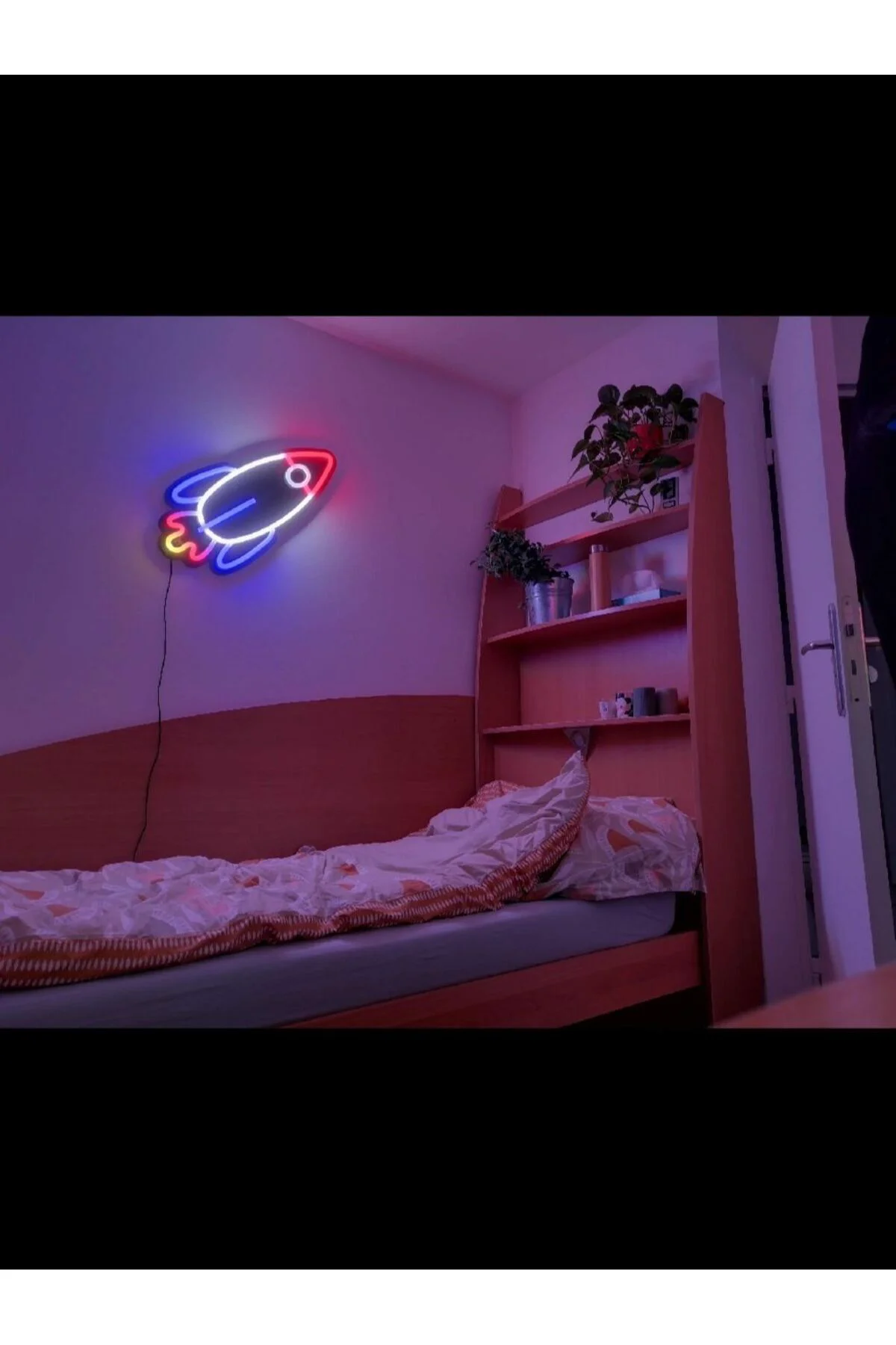 NEON IŞIKLI ROKET