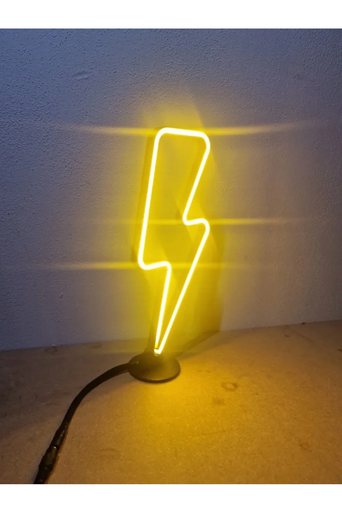 NEON IŞIKLI ŞİMŞEK